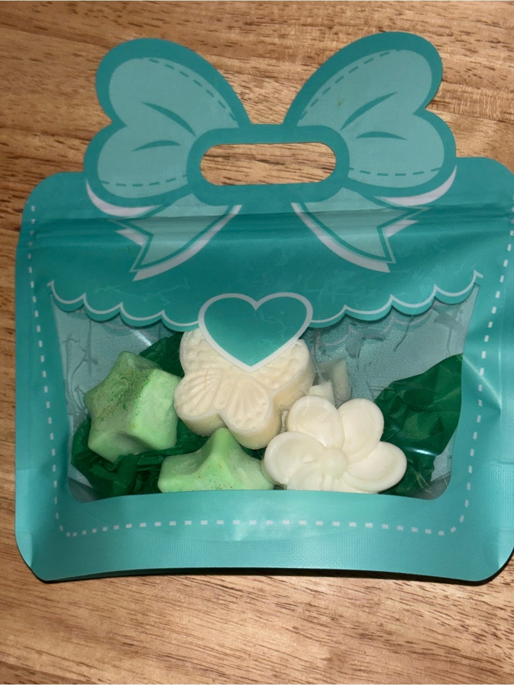 Key lime pie scented Green & Cream Floral Wax Melts Sachet